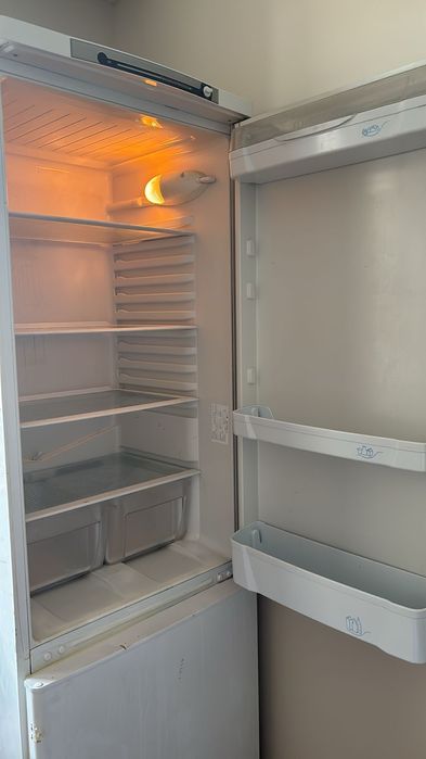 Продам рабочий холодильник