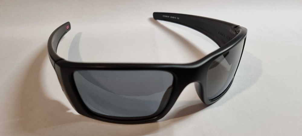 Чисто нови слънчеви очила OAKLEY FUEL CELL