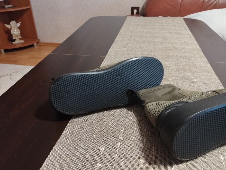 Дамски спортни боти