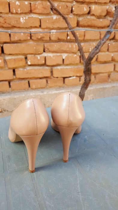 Vand pantofi piele