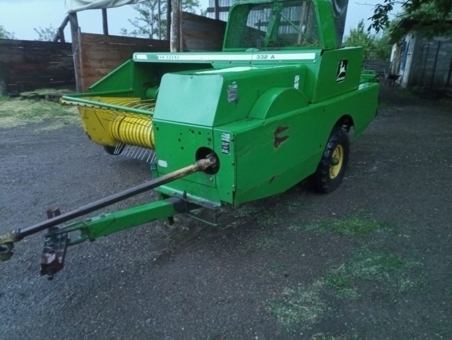 Vând presă John Deere 332A