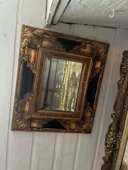 Oglinda vintage cu rama de lemn