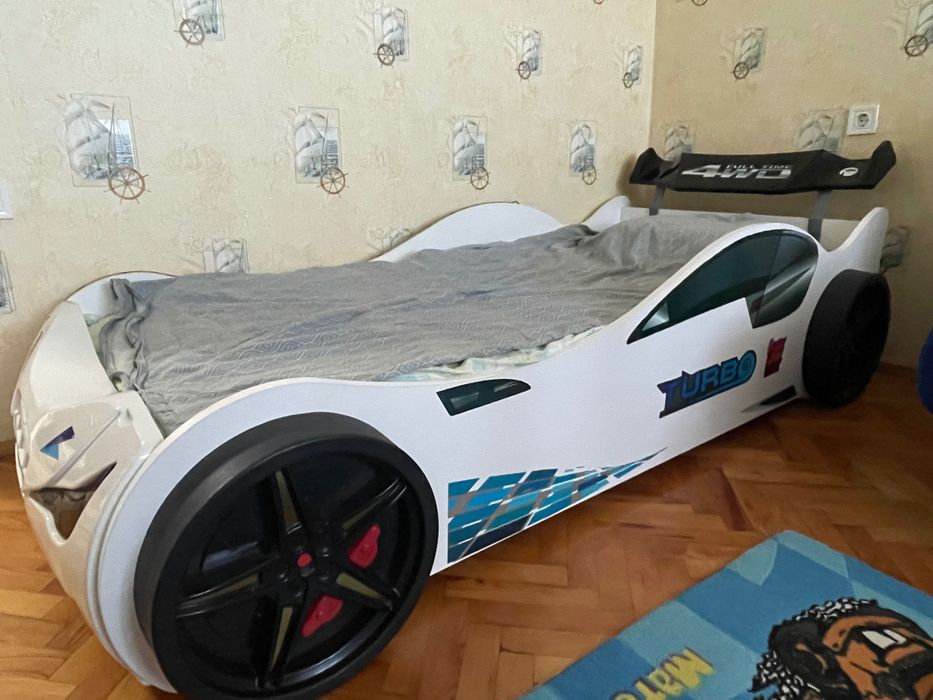 Обзавеждане за детска стая - секция, бюро, гардероб, легло кола