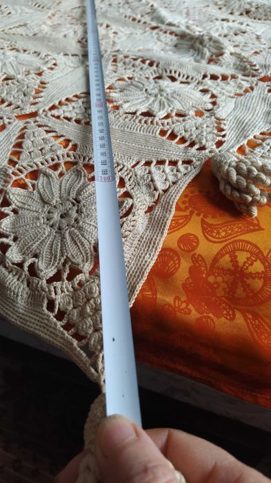 Покривка за легло / ковертюра/ плетена на една кука