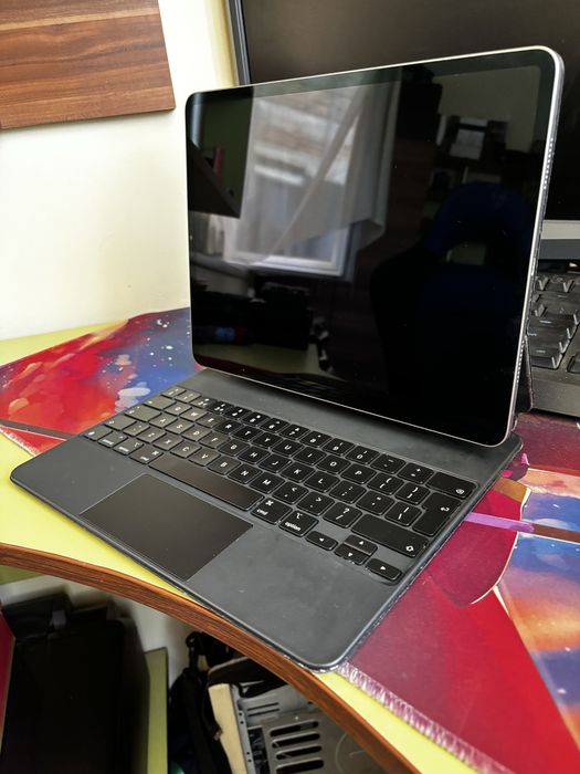 IPad Pro 12.9 6gen + magic keyboard - за части