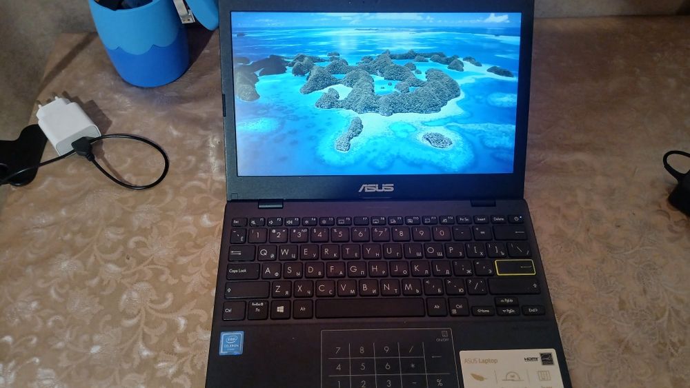 Продам laptop Asus E210MA