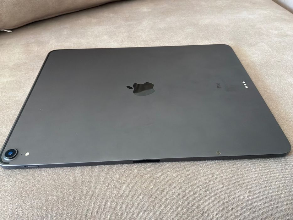 Vând iPad Pro 2018 (Wi-Fi), 64 GB, împreună cu Apple Pencil 2