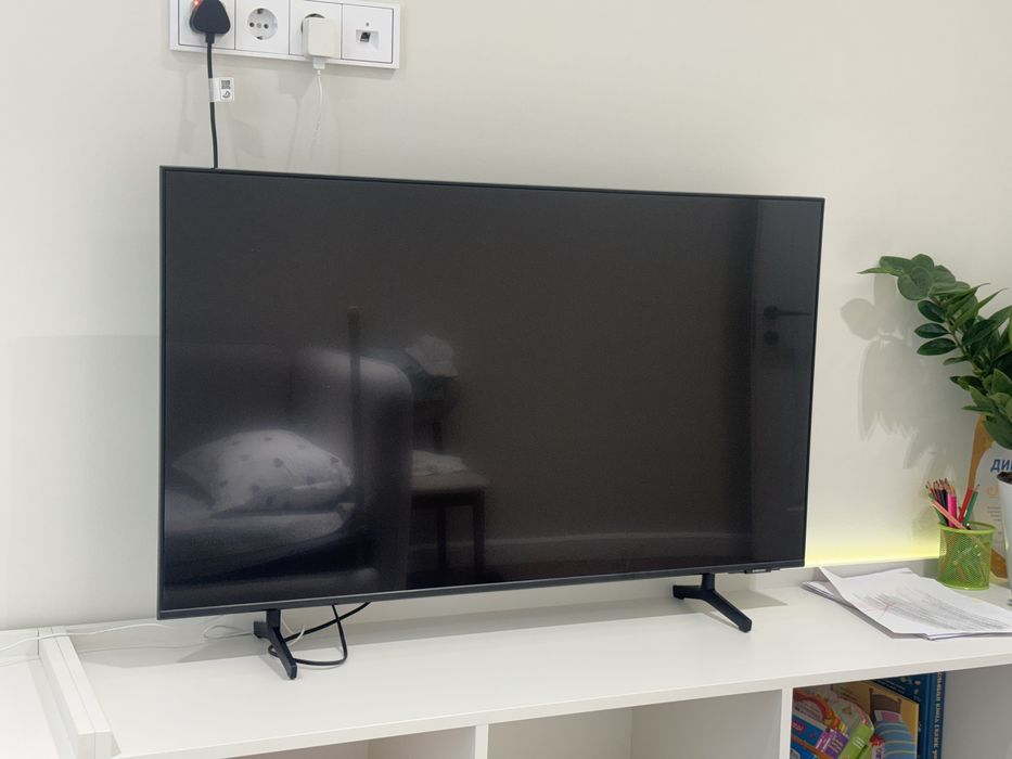 Samsung Smart телевизор 43 диагональ