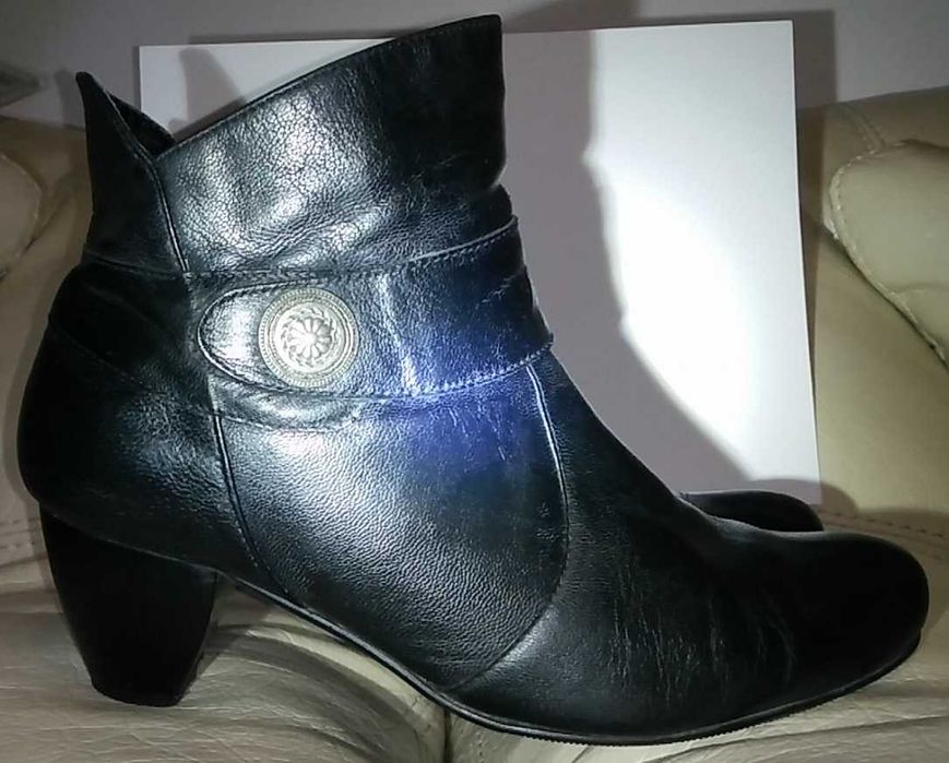 Черни дамски боти Флавия