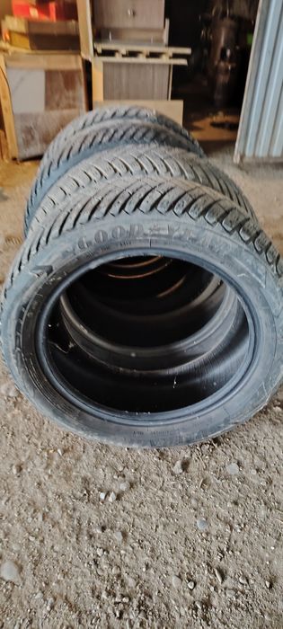 Продается Шины гуд еяр прочные!