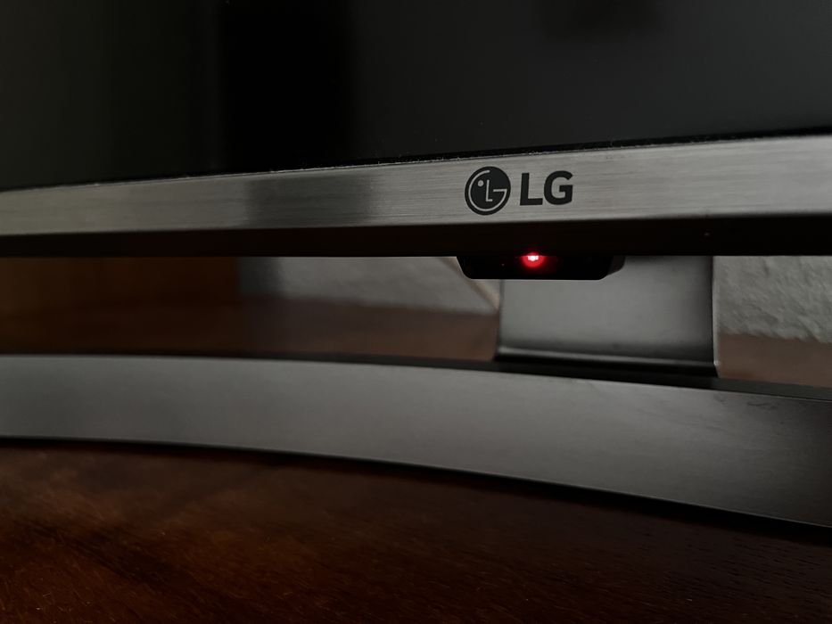 televizor Smart TV LG de 109 cm (43 inch), model exact 43UK6950PLB.