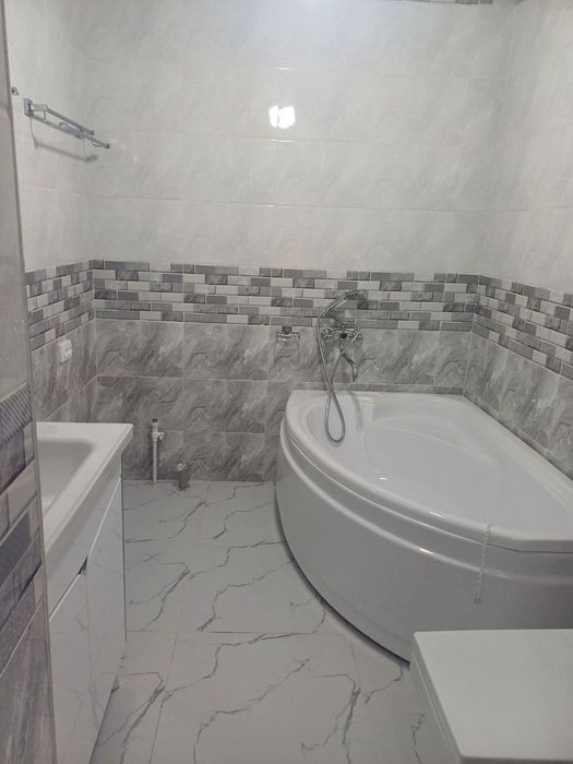 Uy sotiladi 3 sotox 5 xonali