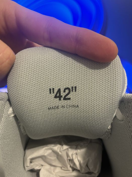 Off-White Out of Offce