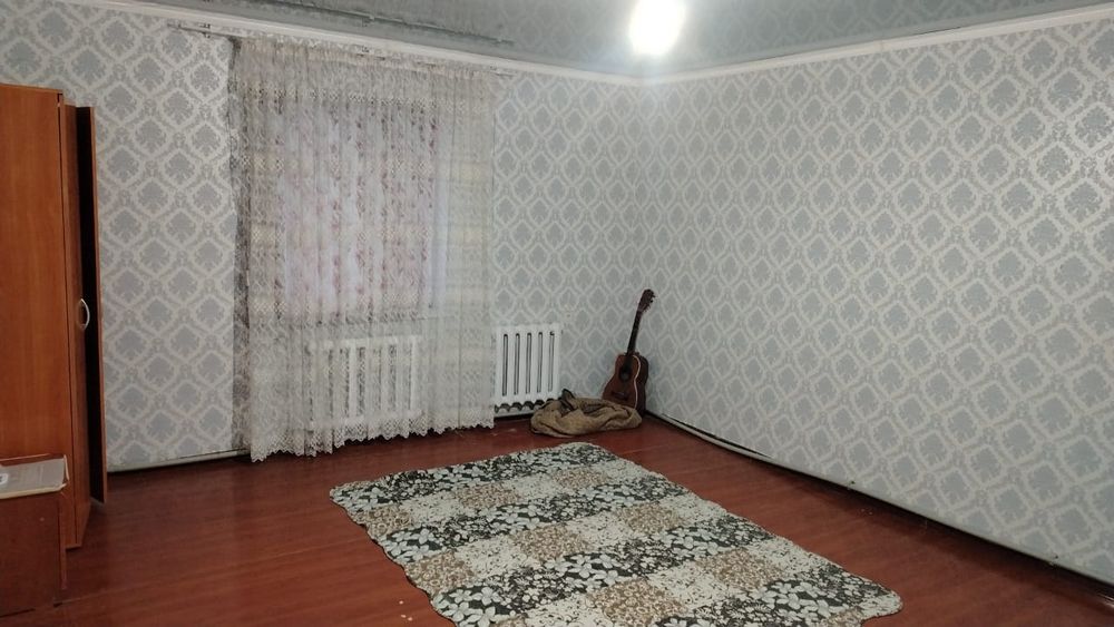 4 бөлмелі жер үй бір аулада орналасқан.