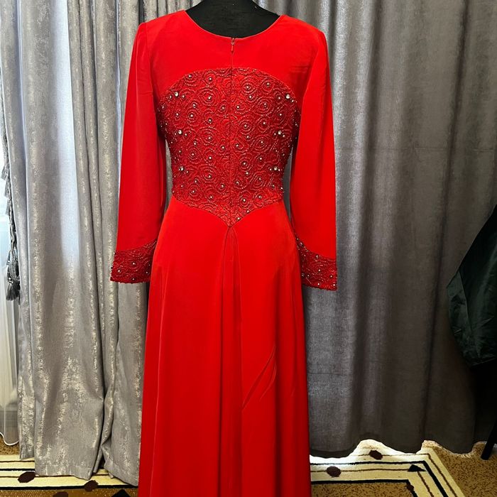 Платья вечерние нарядные