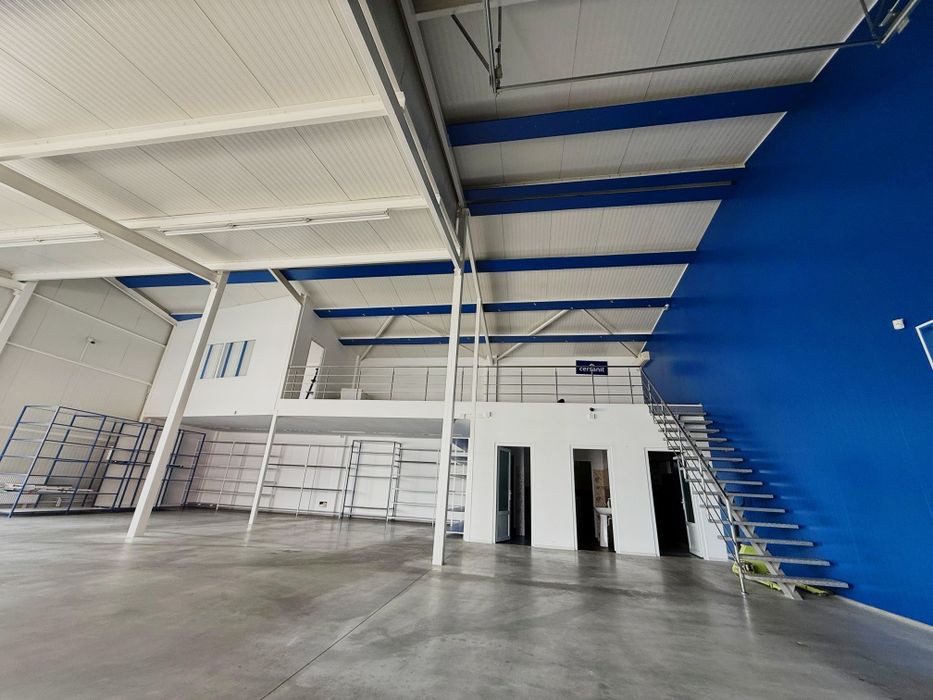 De închiriat spatiu comercial cu parcare (900 mp) Focșani