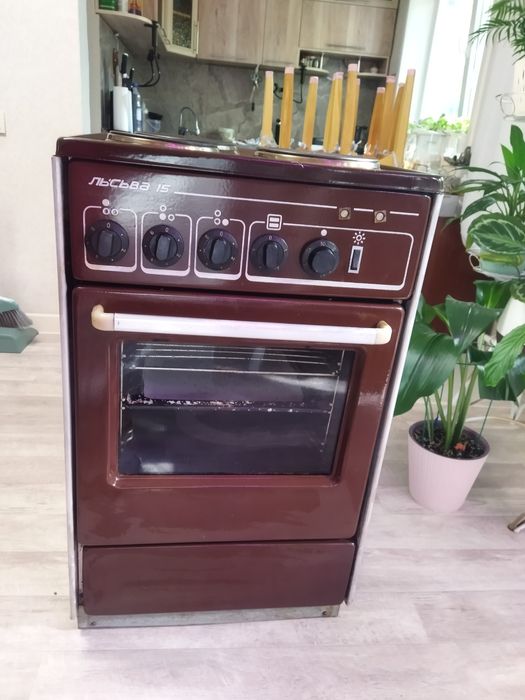 Электро плита с духовкой