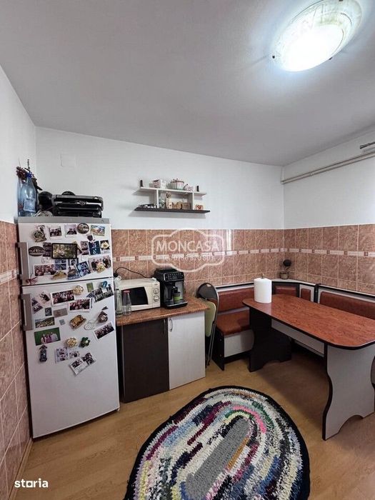 Apartament 3 camere zona Scoala 17, etaj 4