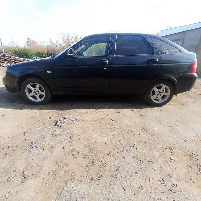 Продаю автомобиль Приора хэтчбэк 2008 гола