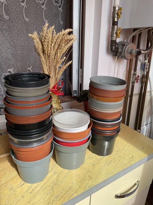 Ghivece de diferite dimensiuni