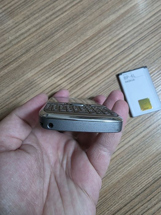 Nokia E72 silver in stare foarte buna! Necodat, Baterie noua! Gri