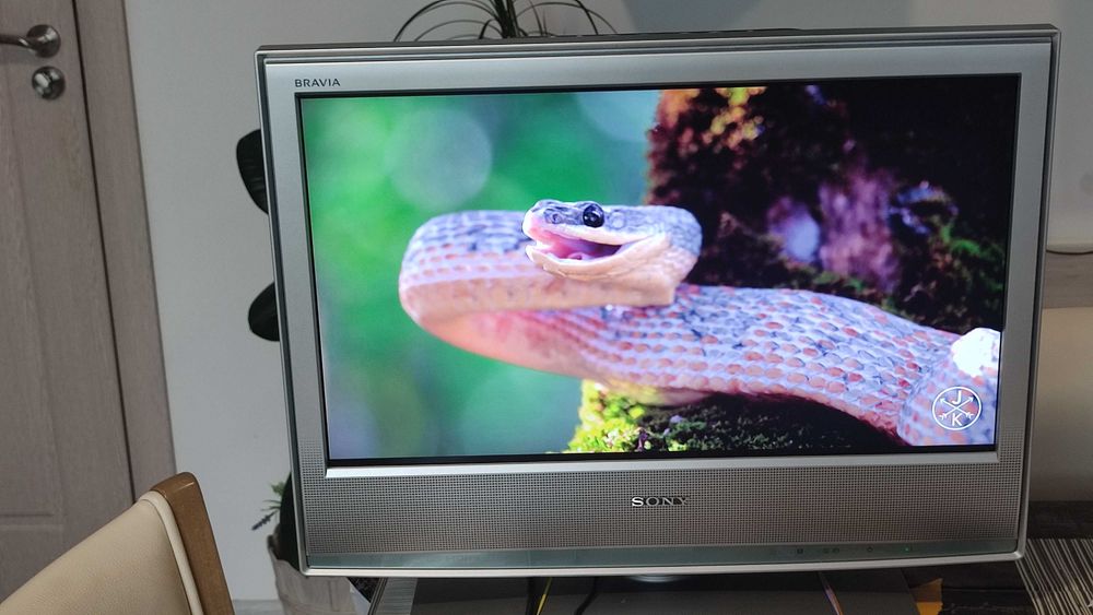 Sony KDL 20S2020 LCD COLOUR TV- малък телевизор