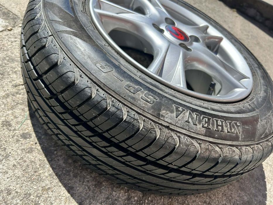 Алуминиеви джанти с гуми