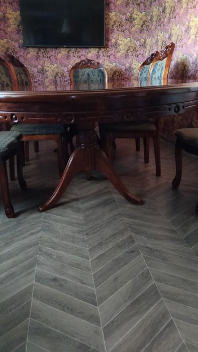 Продам гостиный стол со стульями