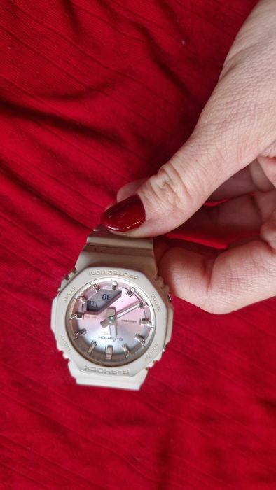 Часовник G-shock - цифров и аналогов