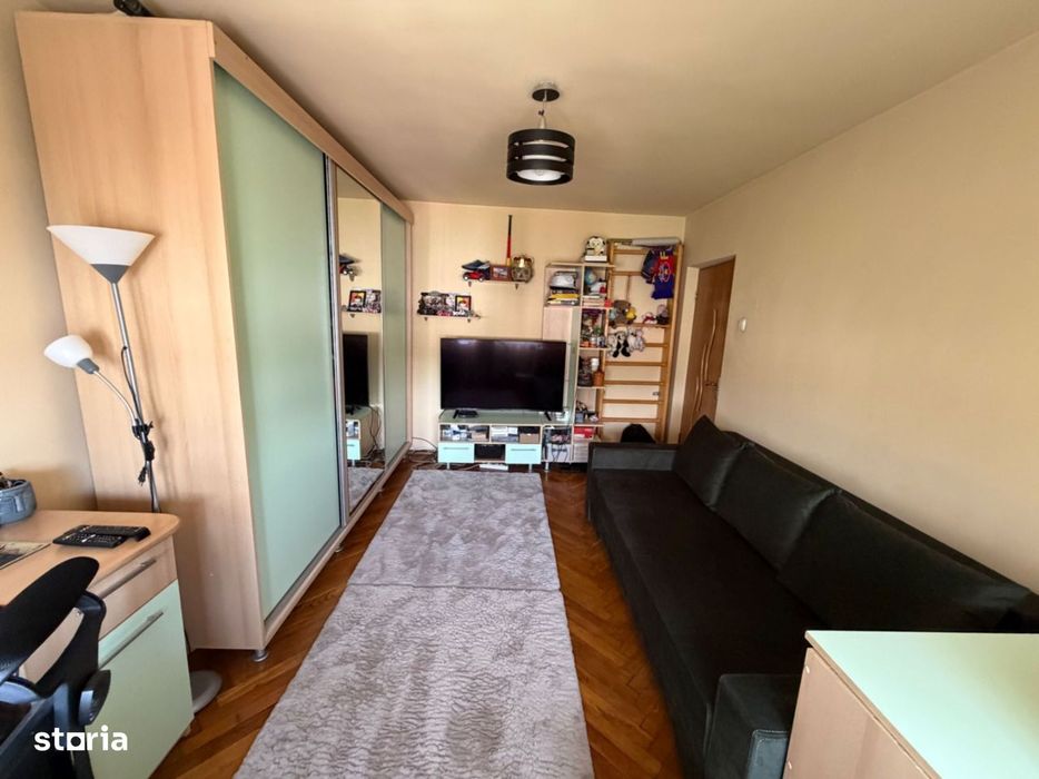 Apartament 2 camere, decomandat - zona Cetate