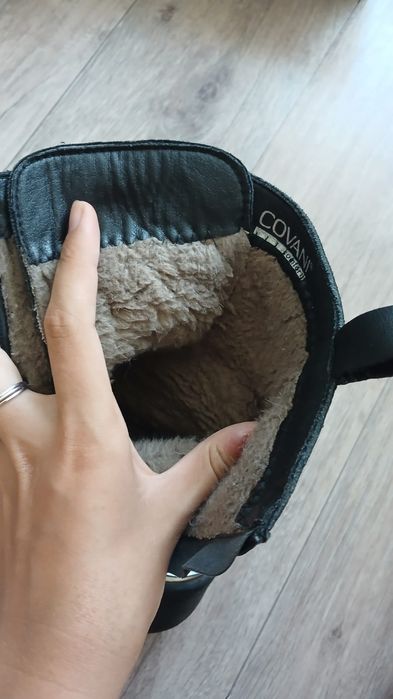 Продам зимние ботинки женские