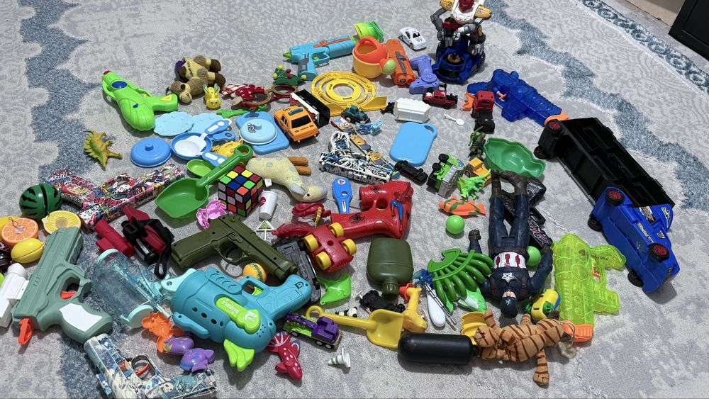 продам ишрушки все3000т