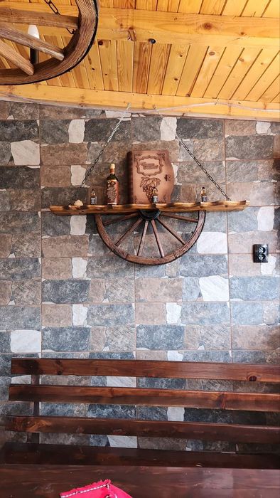 Рафт етажерки с лампи или само рафт с колело от каруца