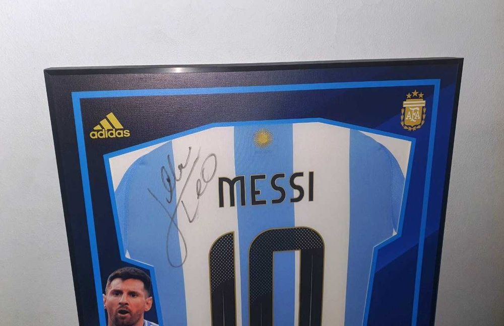 Форма Месси (сб. Аргентина) в рамке (Messi KIT in frame)