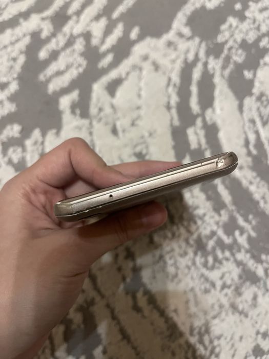 Продам телефон