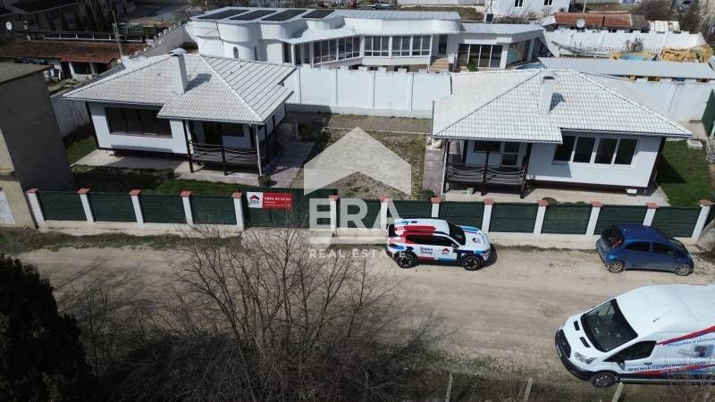 Двуетажна новопостроена къща за продажба, с двор, в м-т Ален мак, Варн