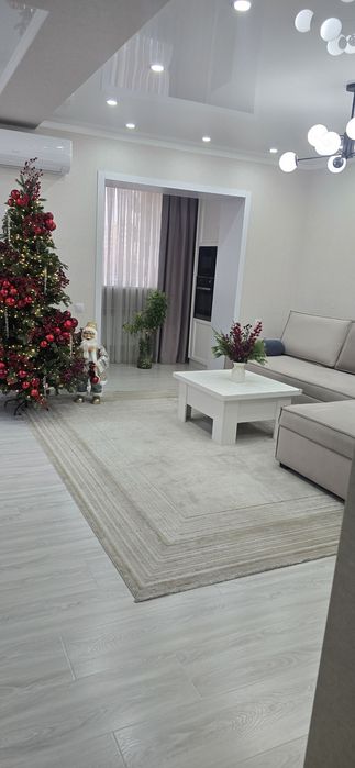 Продам нрвогоднюю ёлку