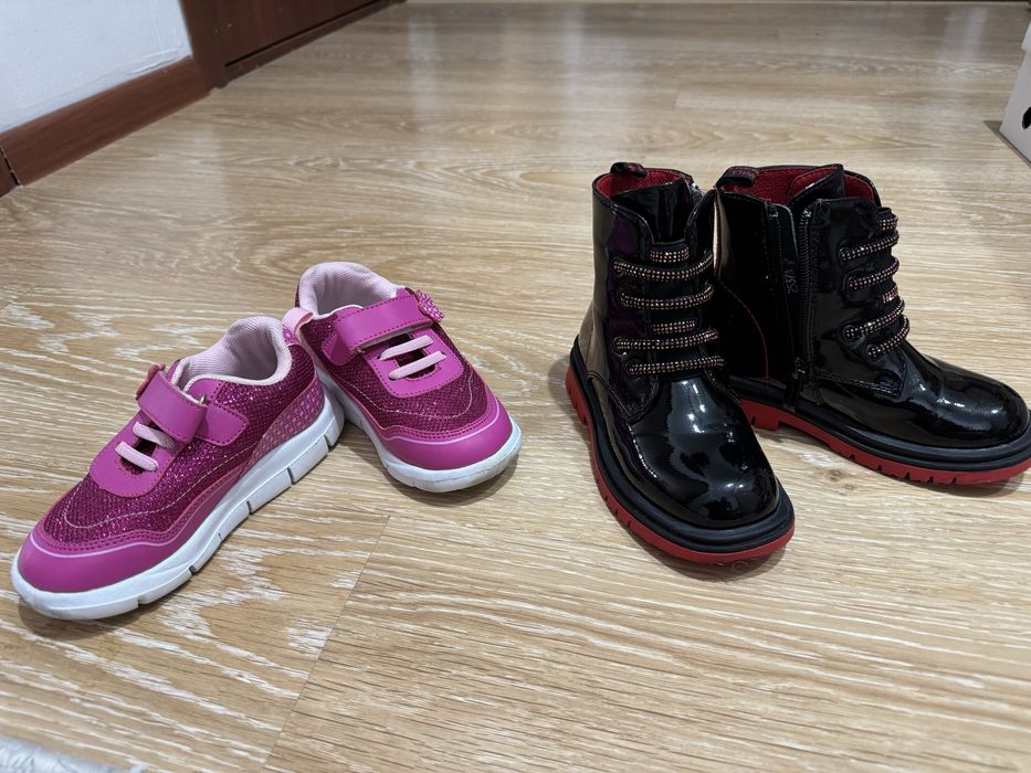 Продам обувь на девочку 24-25 размер