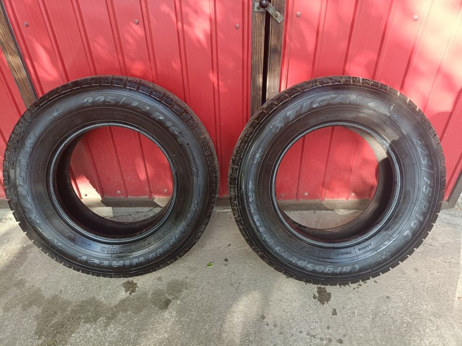 Vând 2 anvelope de iarnă Tigar 225/75/R16 C