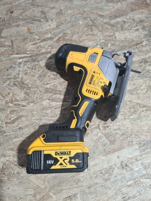 Fierastrau pendular soricel DeWalt DCS335
