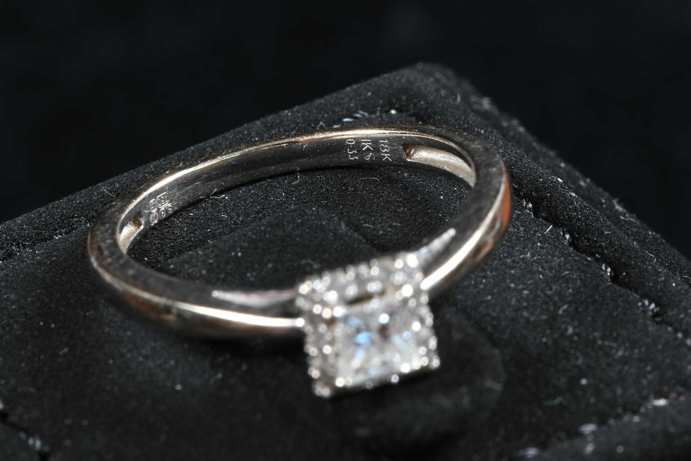 Пръстен Бяло Злато 750 (18к) 17 диаманта, централен 0.25, Размер 53.5