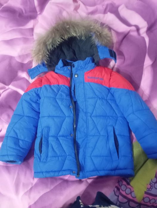 Продаётся куртка, очень тёплая. Почти новая, одевали один сезон.
