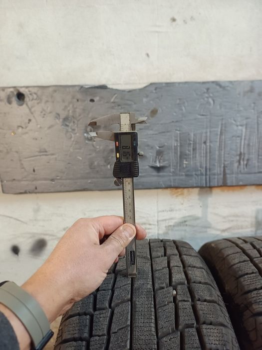 гуми 235/55/19 8+мм DOT21 зимни