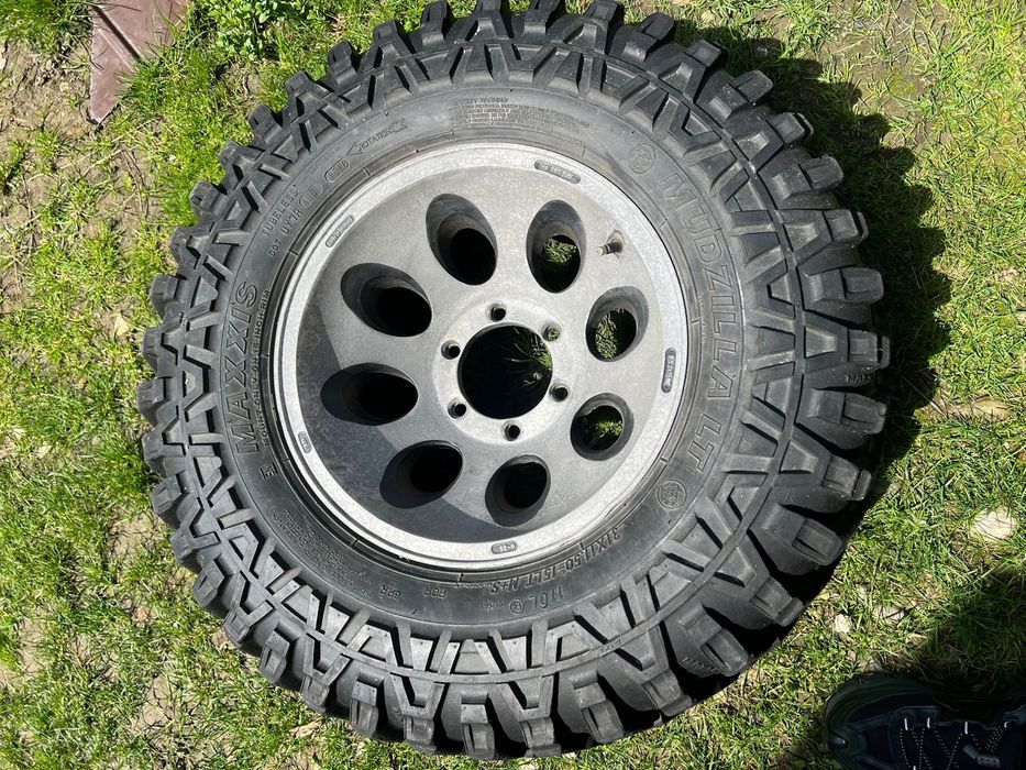 Jante + anvelope audi r19 originale 2000 km rulaj / jante + anvelope maxis mudzilla nissan patrol . 8.5 J x 15  M+S  putin uzate , se observa in poze!