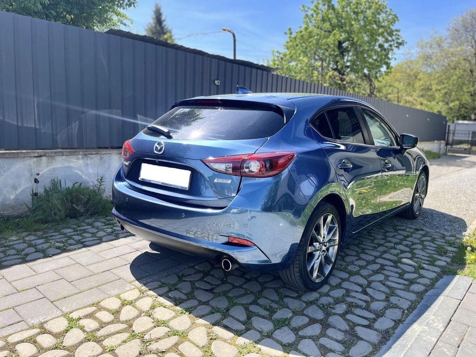 Mazda 3, motor 2.0 Skyactiv-G (aspirat natural, benzina), 120 CP, hatchback, fabricatie 2017, 130 000km, merge si arata impecabil
