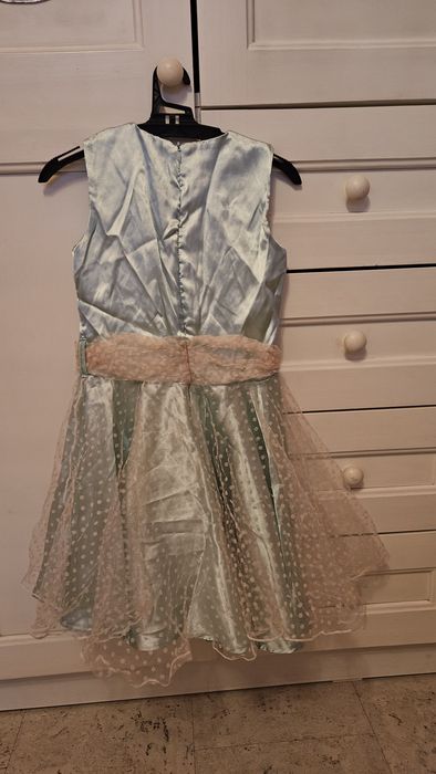 Празнични рокли за момиче 8-10 г.