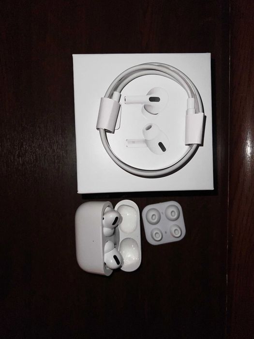 Продавам AirPods Pro 2 (1-во поколение)