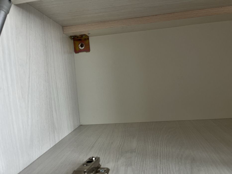 Полка навесная с дверками