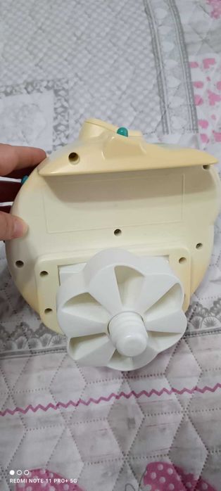 Играчка за легло на батерии