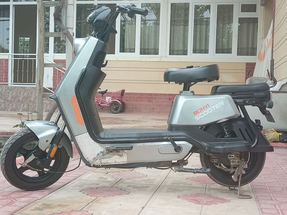 Skuter yaxshi holatda.